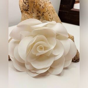 Gap & LoveShack Fancy Rosette brooch in white